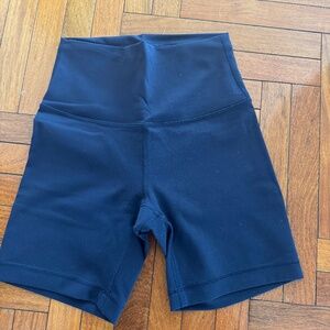 Lululemon Wunder Train High-Rise Short 6", NAVY, SIZE 4
